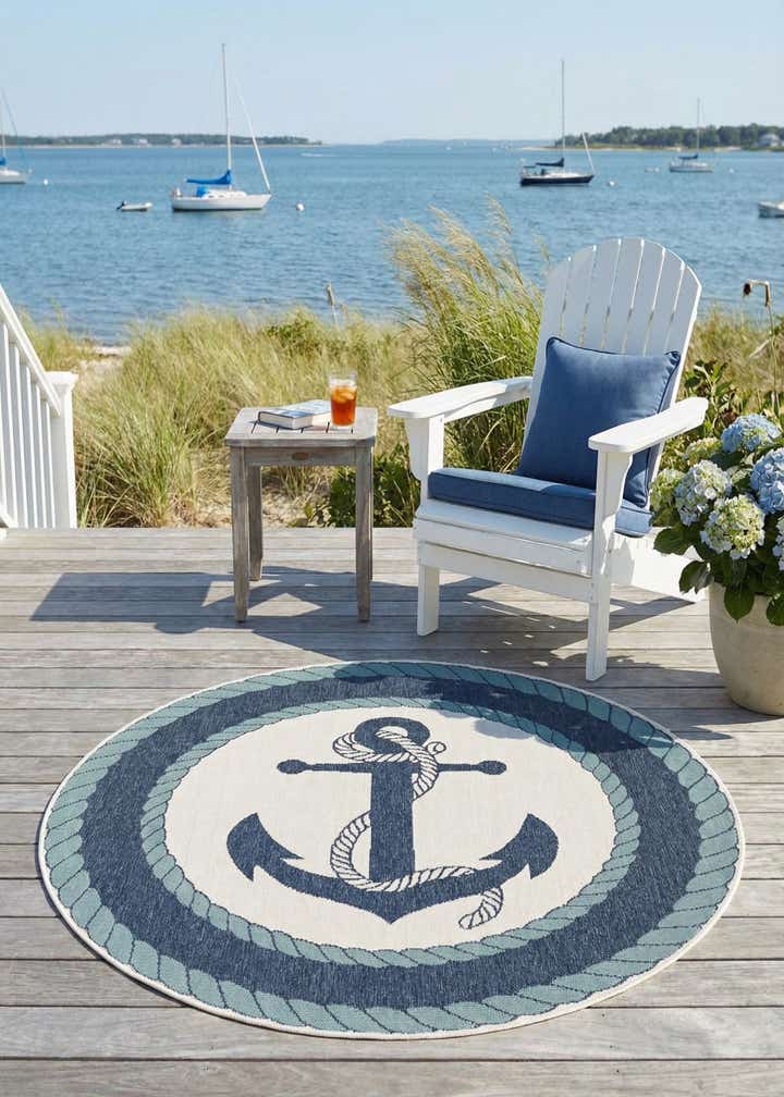 5' 3 x 5' 3 Easy-Clean Coastal Indoor / Outdoor Round Rug