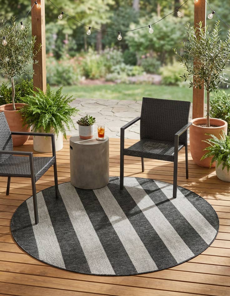Detail image of 6' x 6' Washable Ribbon Indoor / Outdoor Round Rug