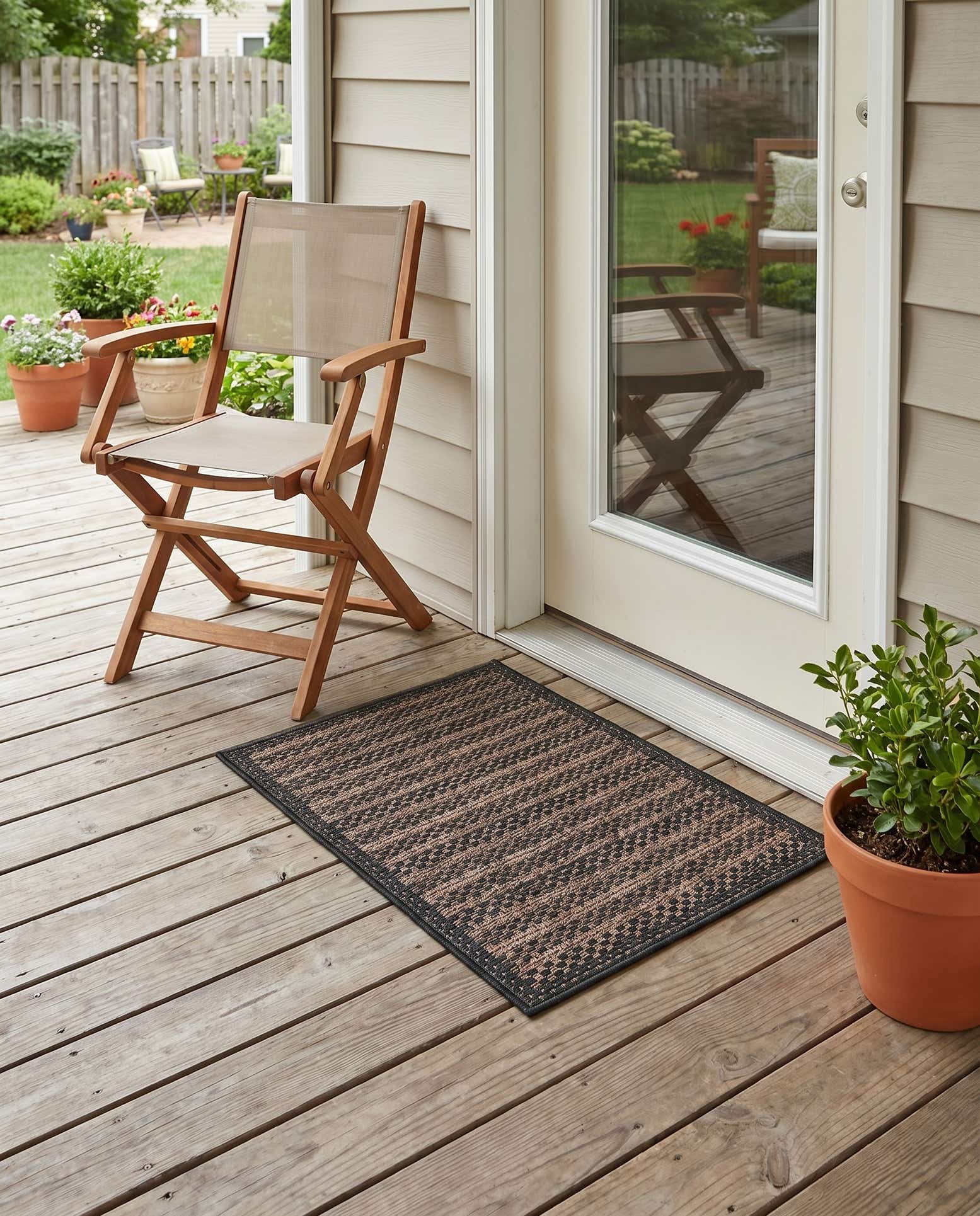 2' 2 x 3' Easy-Clean Border Indoor / Outdoor Rug