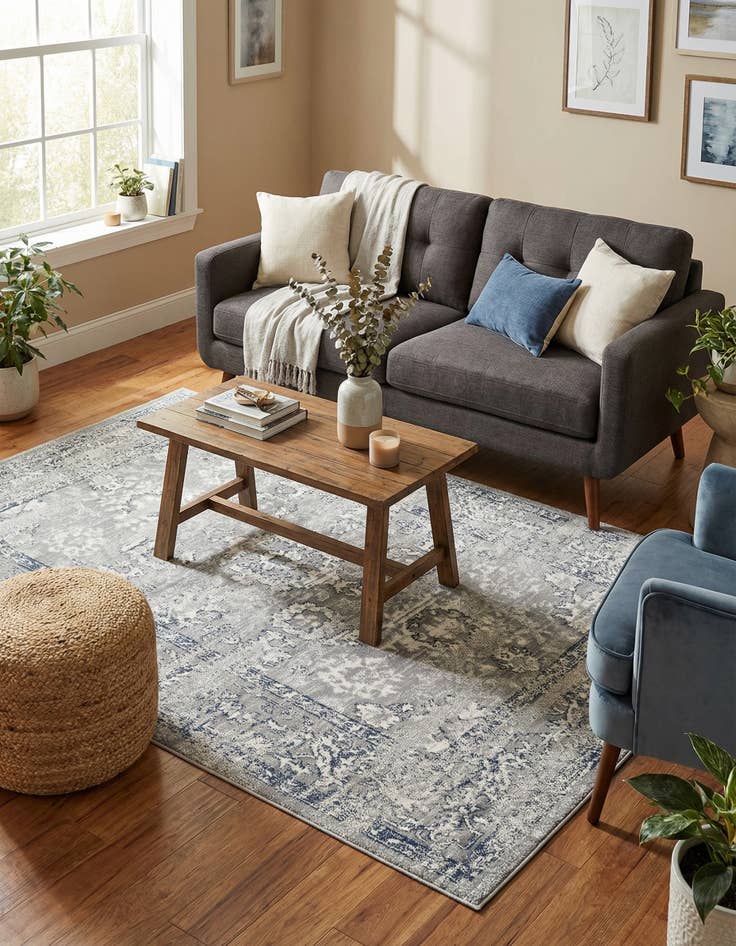 Detail image of 5' x 8' Charleston Rug