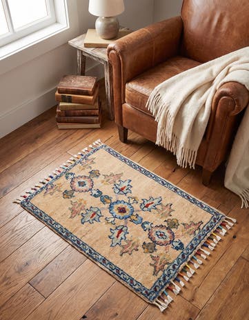 1' 4 x 2' Hand Knotted Ziegler Rug
