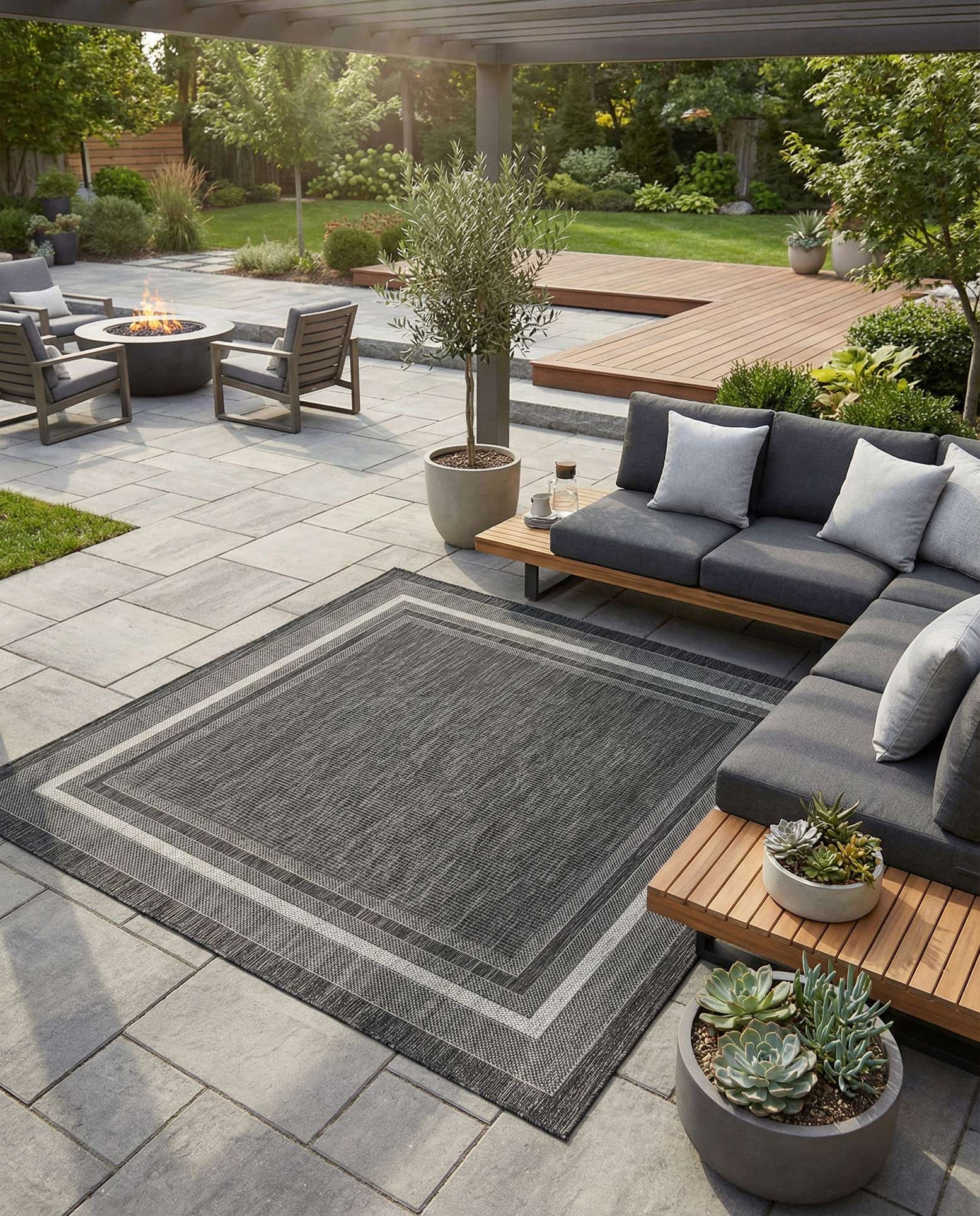 6' x 6' Easy-Clean Border Indoor / Outdoor Square Rug
