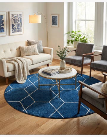 7' 10 x 7' 10 Lattice Frieze Round Rug