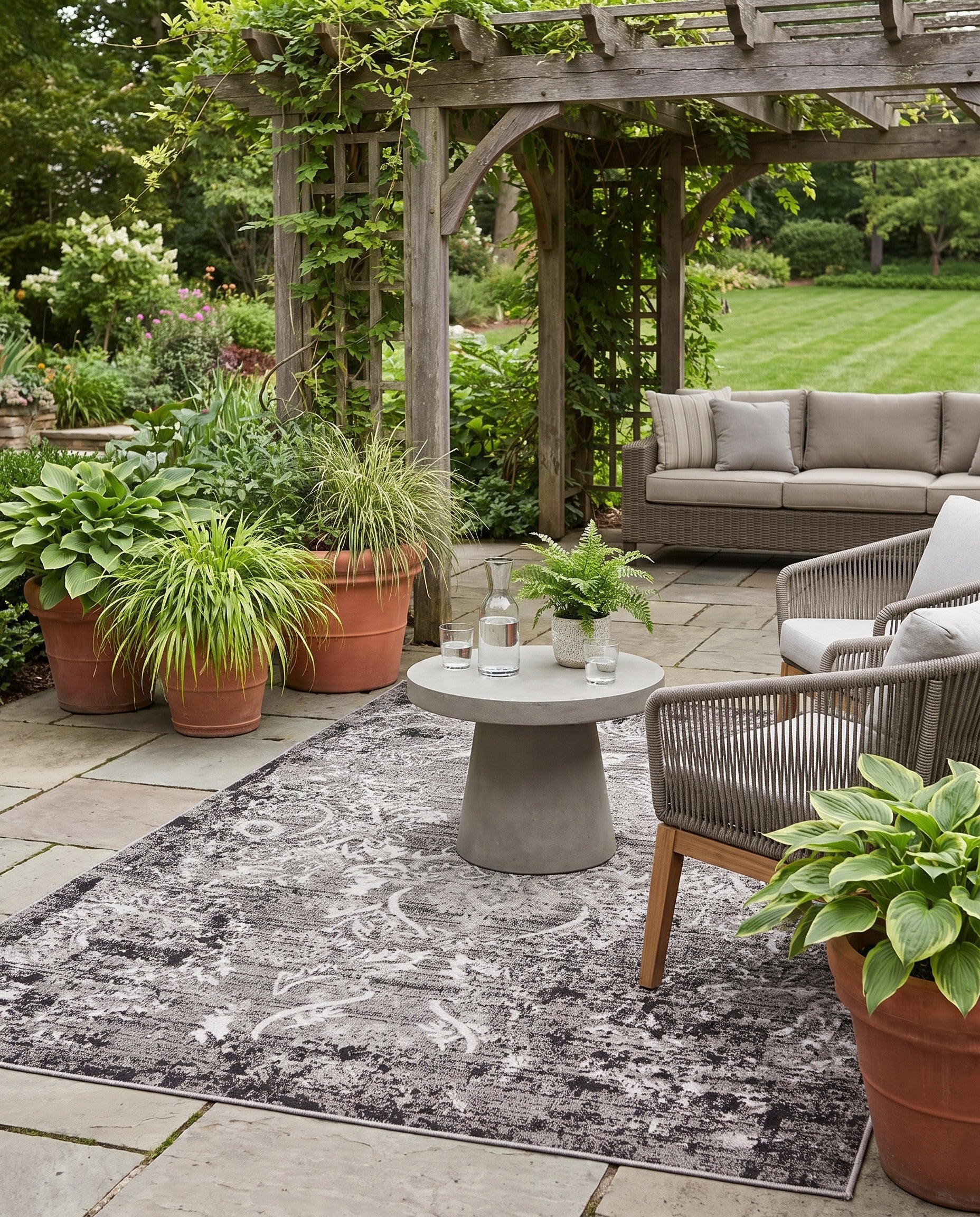 Light Gray Easy-Clean Botanical Indoor / Outdoor Rug