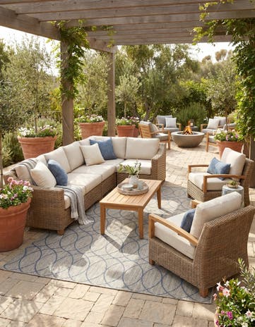 7' 10 x 11' Easy-Clean Lattice Indoor / Outdoor Rug