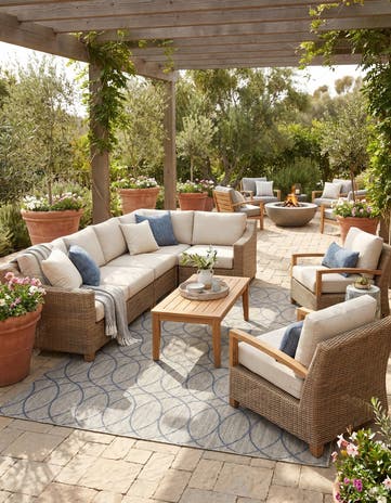 7' 10 x 11' Easy-Clean Lattice Indoor / Outdoor Rug