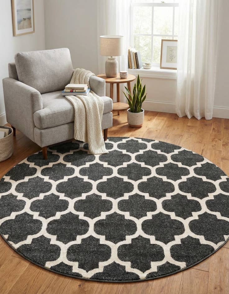 Detail image of 6' x 6' Lattice Round Rug