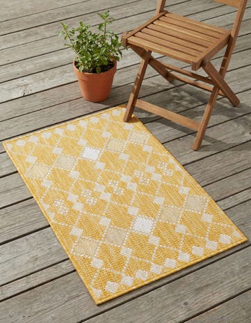 2' x 3' Easy-Clean Lattice Indoor / Outdoor Rug