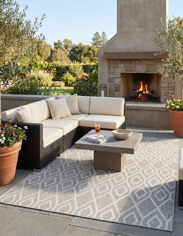 5' 3 x 8' Easy-Clean Jill Zarin Turks and Caicos Indoor / Outdoor Rug