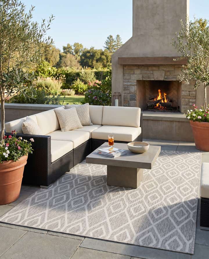5' 3 x 8' Easy-Clean Jill Zarin Turks and Caicos Indoor / Outdoor Rug