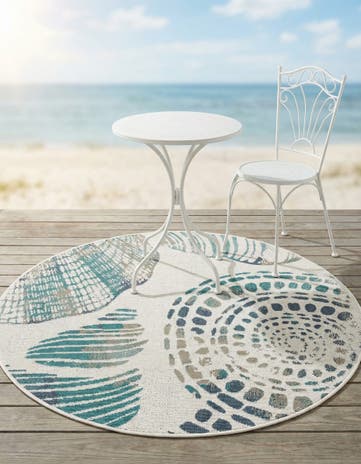 Ivory Easy-Clean Coastal Indoor / Outdoor Round Rug