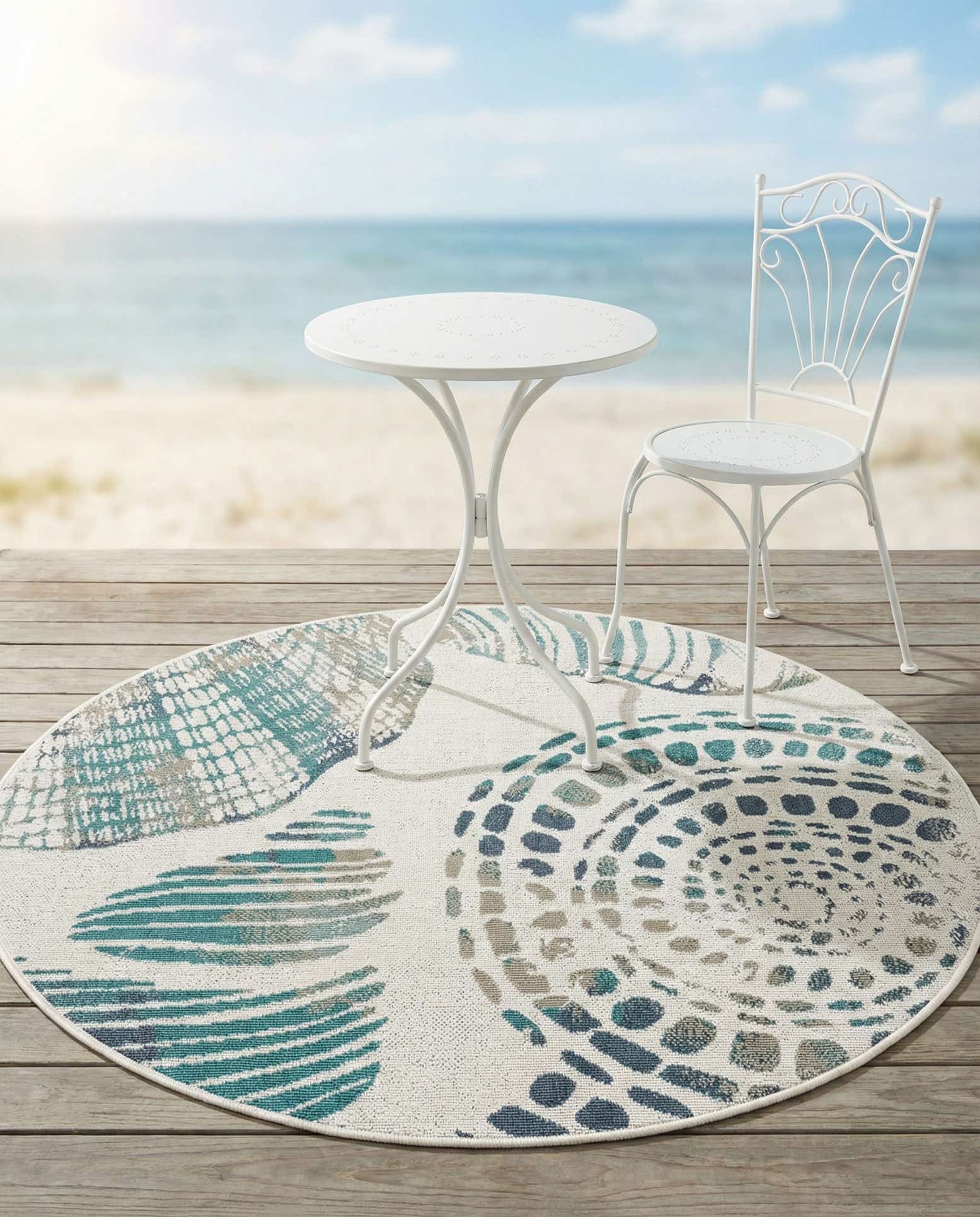 4' x 4' Easy-Clean Coastal Indoor / Outdoor Round Rug