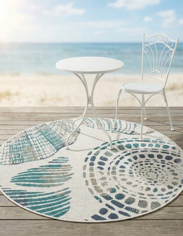 Ivory Easy-Clean Coastal Indoor / Outdoor Round Rug
