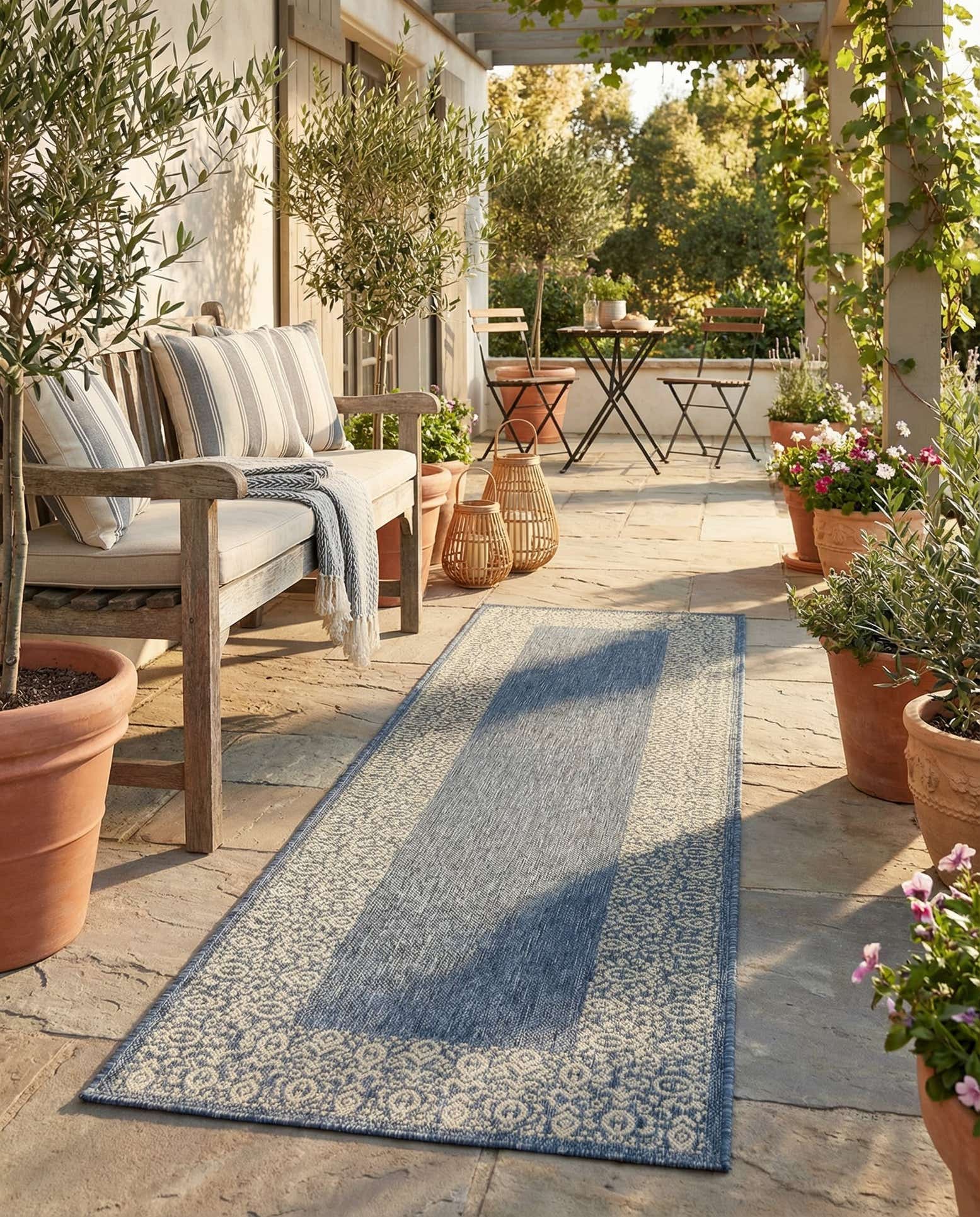 2' 7 x 10' Easy-Clean Border Indoor / Outdoor Runner Rug