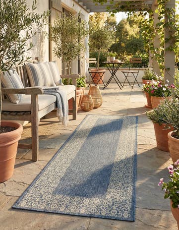 2' 7 x 10' Easy-Clean Border Indoor / Outdoor Runner Rug