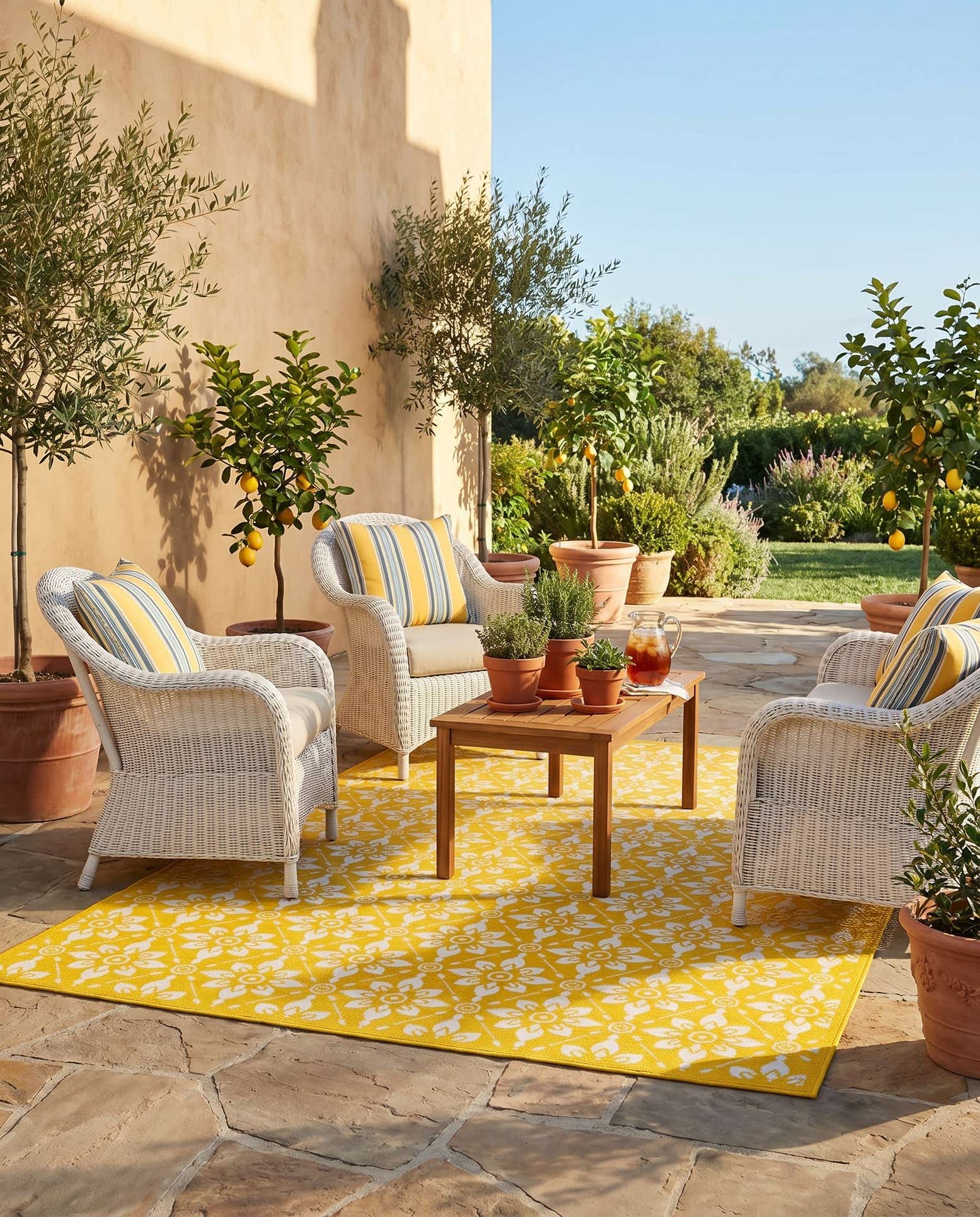 6' x 9' Easy-Clean Trellis Indoor / Outdoor Rug