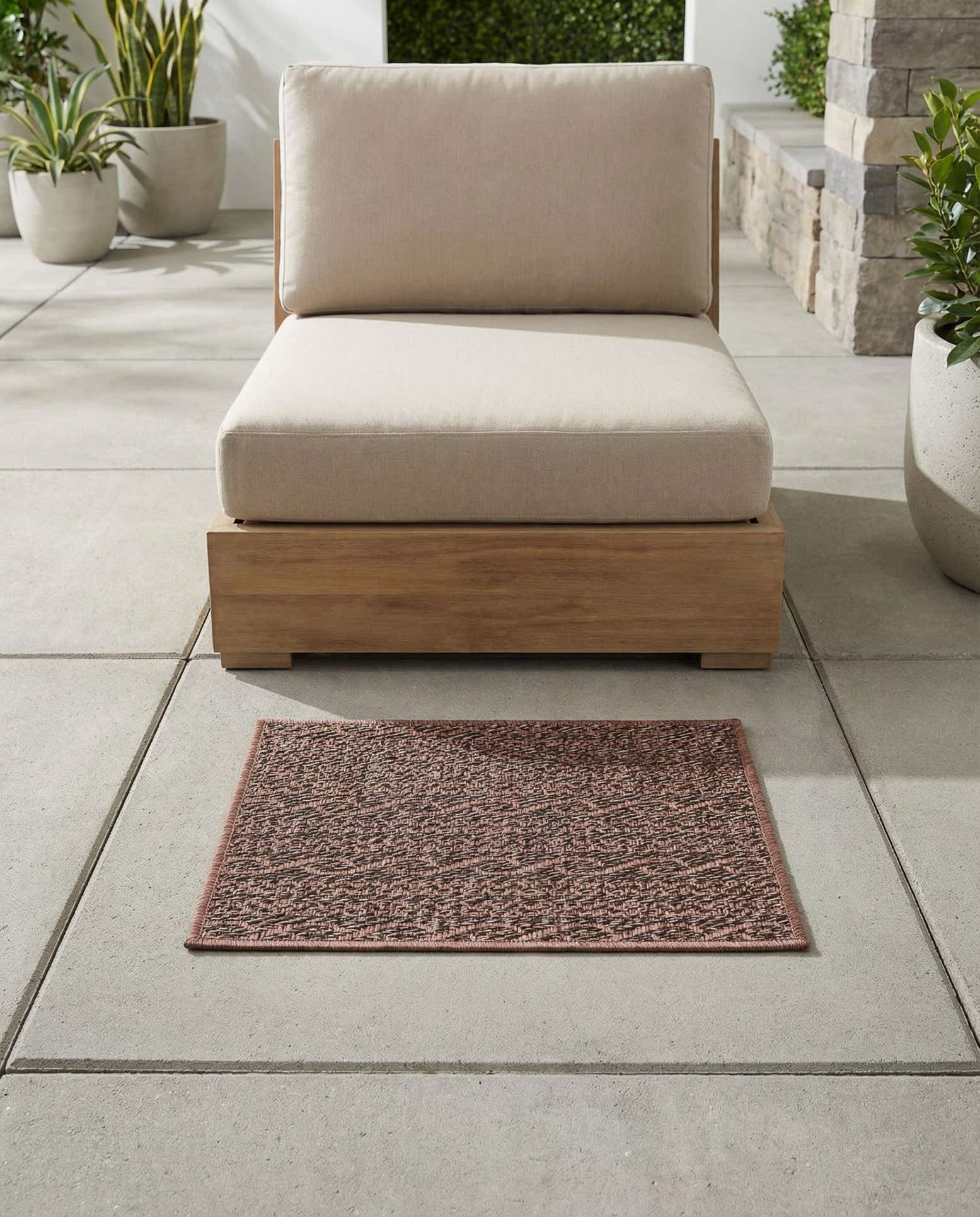 2' 2 x 3' Easy-Clean Modern Indoor / Outdoor Rug