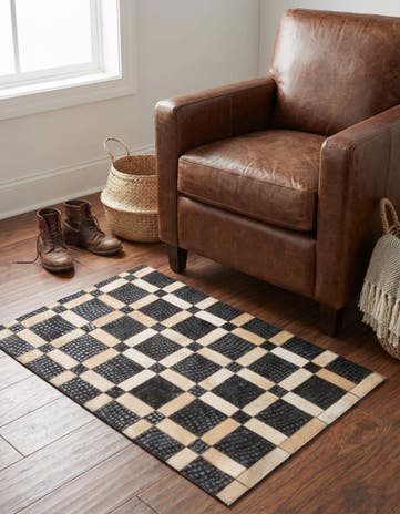 2' 1 x 3' Cowhide Rug