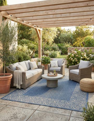 7' 10 x 10' Easy-Clean Border Indoor / Outdoor Rug