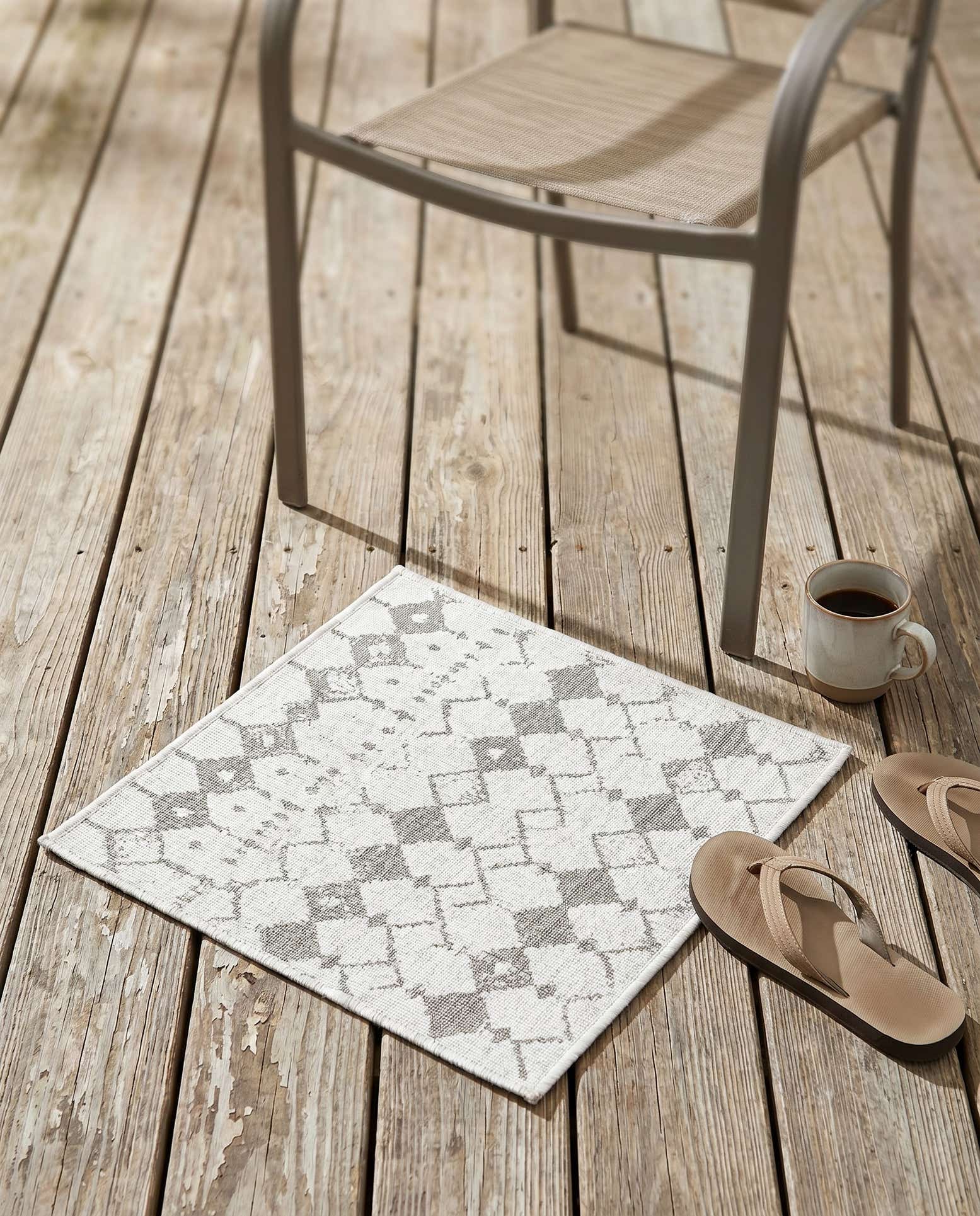 1' x 1' Easy-Clean Trellis Indoor / Outdoor Sample Rug