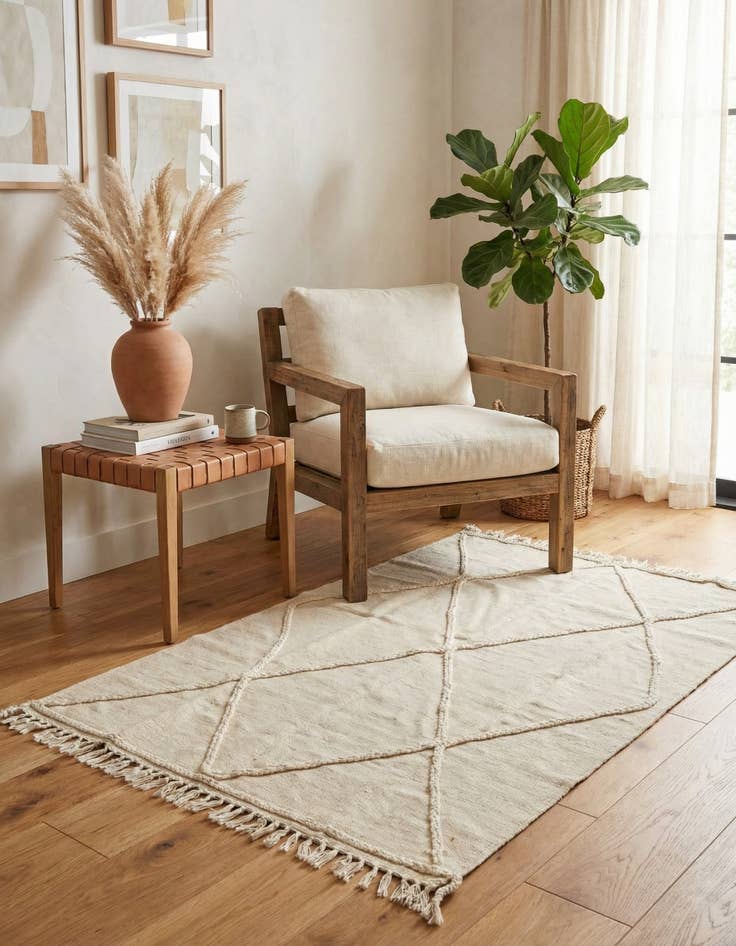 Detail image of 3' 3 x 4' 9 Hand Woven Kilim Modern Wool Rug