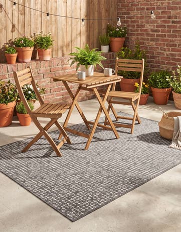 4' x 6' Easy-Clean Checkered Indoor / Outdoor Rug