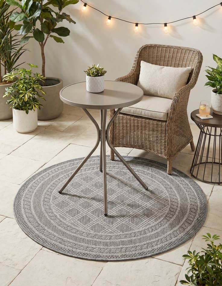 Detail image of 3' 3 x 3' 3 Easy-Clean Trellis Indoor / Outdoor Round Rug