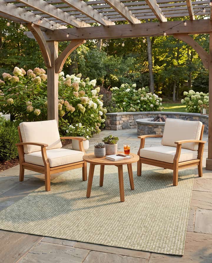 6' x 9' Easy-Clean Checkered Indoor / Outdoor Rug