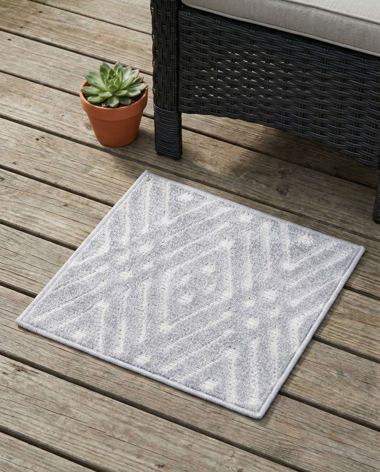 1' 8 x 1' 8 Easy-Clean Sabrina Soto Ella Indoor / Outdoor Sample Rug