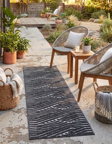 2' x 6' Easy-Clean Sabrina Soto Hudson Indoor / Outdoor Runner Rug