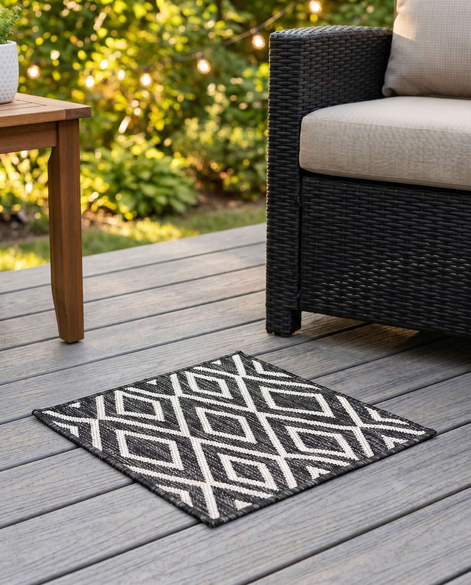 1' 4 x 1' 4 Easy-Clean Jill Zarin Turks and Caicos Indoor / Outdoor Sample Rug