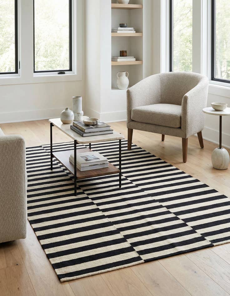 Detail image of 4' 1 x 5' 10 Hand Woven Kilim Modern Wool Rug