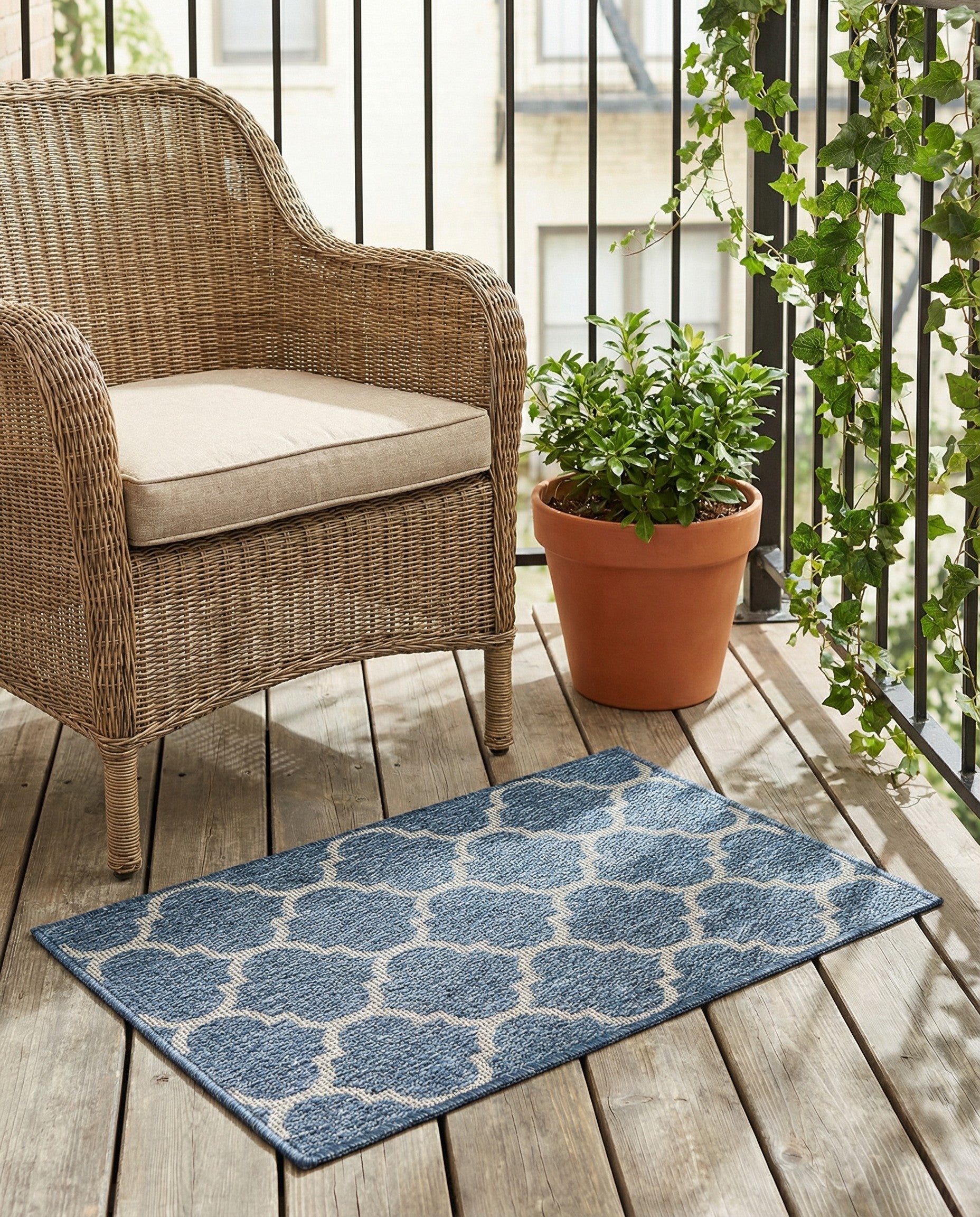 Primary image 2' x 3'  Washable Trellis Indoor / Outdoor Rug