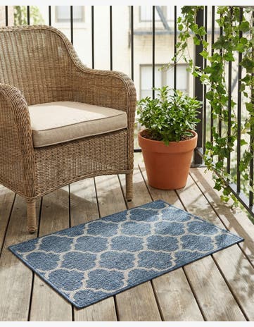 2' x 3' Easy-Clean Lattice Indoor / Outdoor Rug