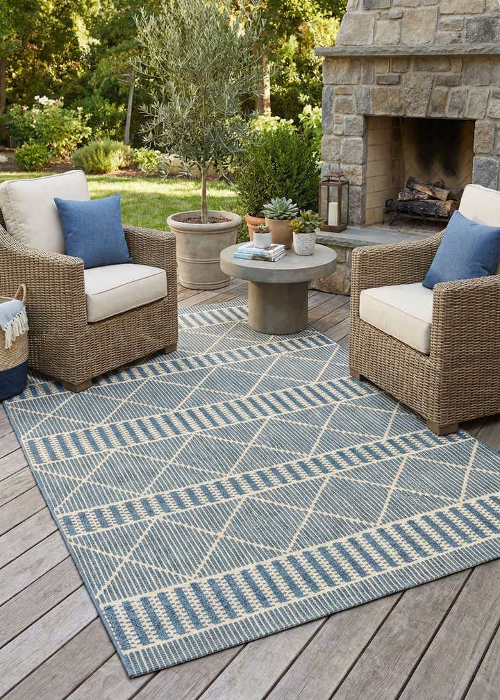 5' 3 x 8' Easy-Clean Trellis Indoor / Outdoor Rug