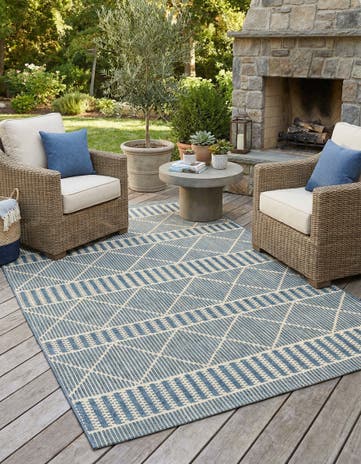5' 3 x 8' Easy-Clean Lattice Indoor / Outdoor Rug