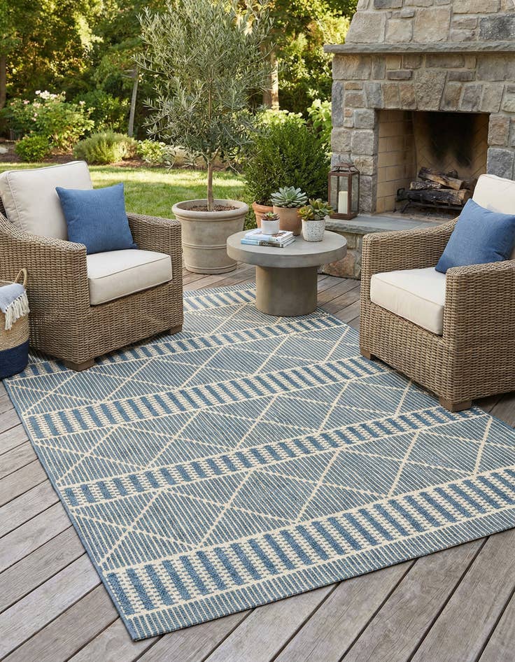 Detail image of 5' 3 x 8' Washable Lattice Indoor / Outdoor Rug