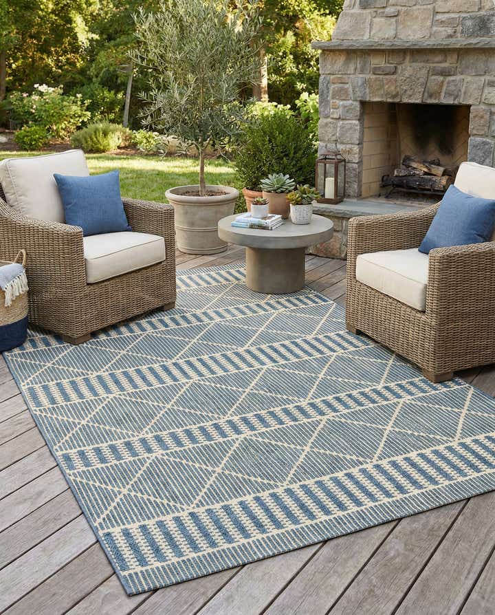 5' 3 x 8' Easy-Clean Trellis Indoor / Outdoor Rug