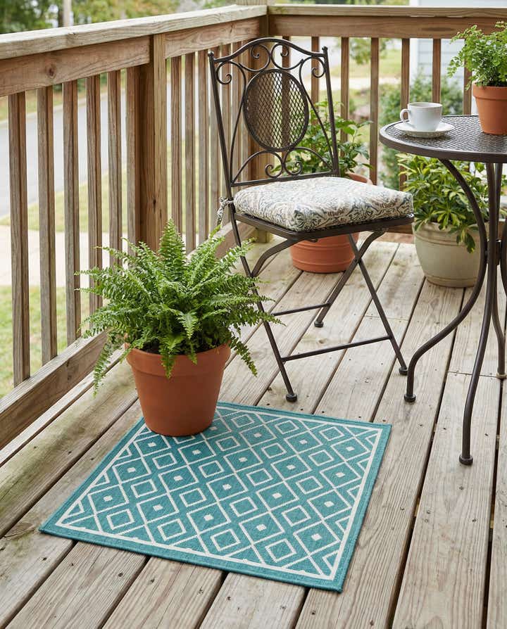 1' 3 x 1' 3 Easy-Clean Lattice Indoor / Outdoor Sample Rug