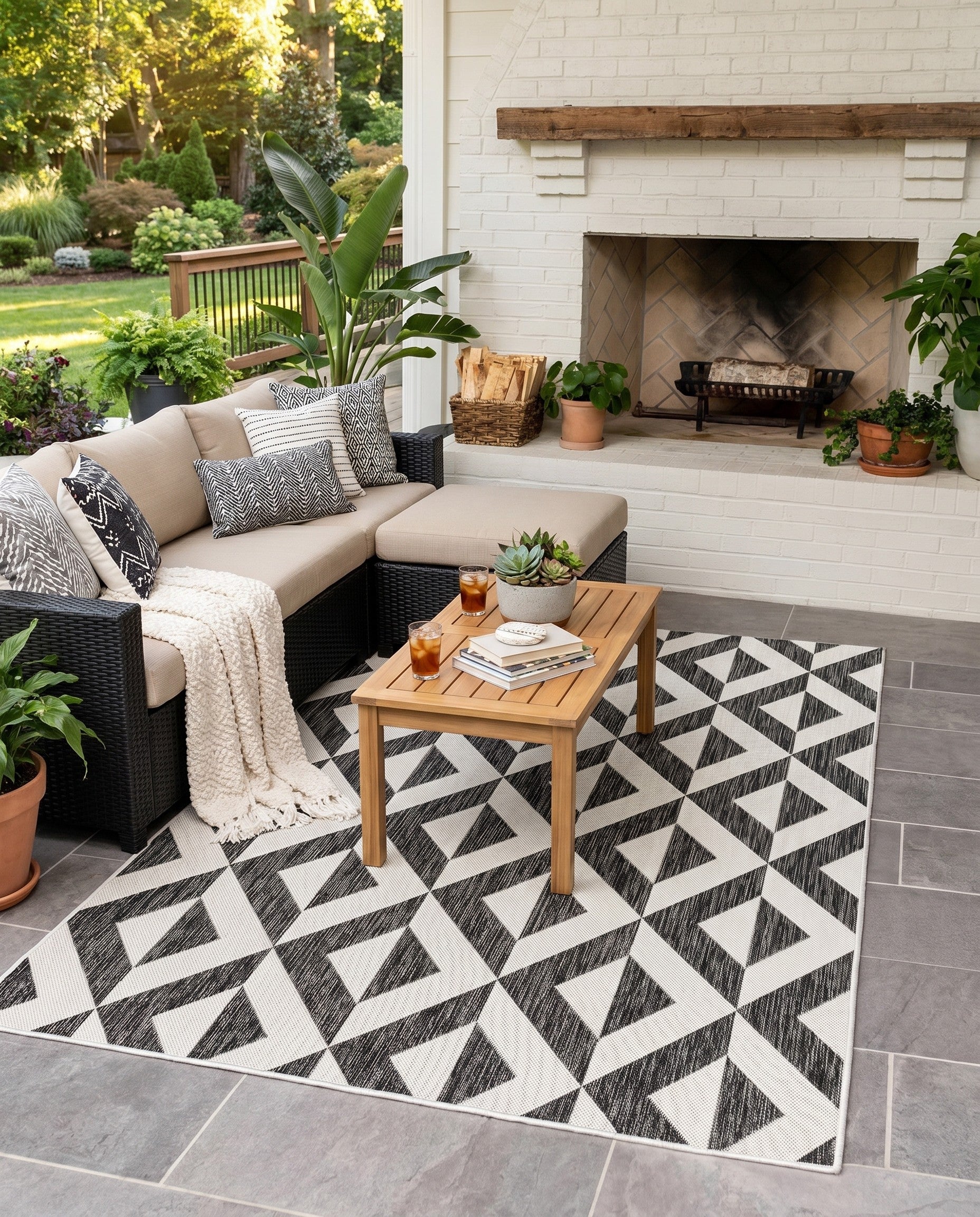 5' 3 x 8' Easy-Clean Jill Zarin Napa Indoor / Outdoor Rug