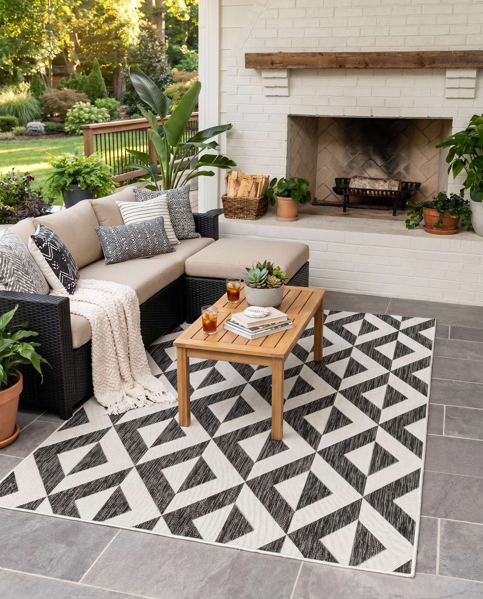 5' 3 x 8' Easy-Clean Jill Zarin Napa Indoor / Outdoor Rug