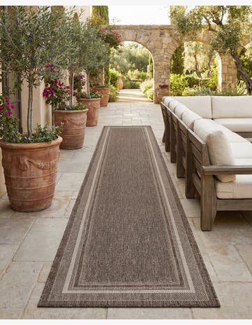 2' 7 x 12' Easy-Clean Border Indoor / Outdoor Runner Rug