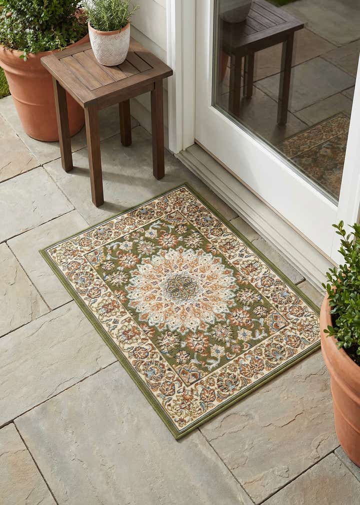 2' x 3' 1 Easy-Clean Traditional Indoor / Outdoor Rug