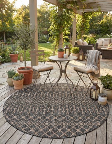 5' 3 x 5' 3 Easy-Clean Lattice Indoor / Outdoor Round Rug