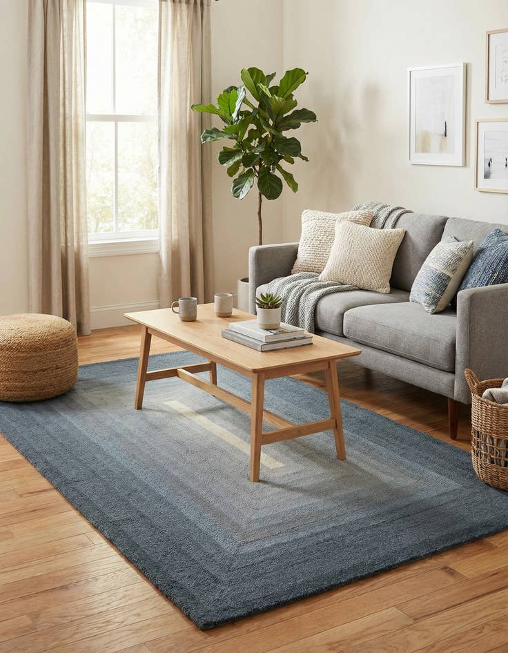 Detail image of 4' 1 x 6' 1 Ombre Wool Rug