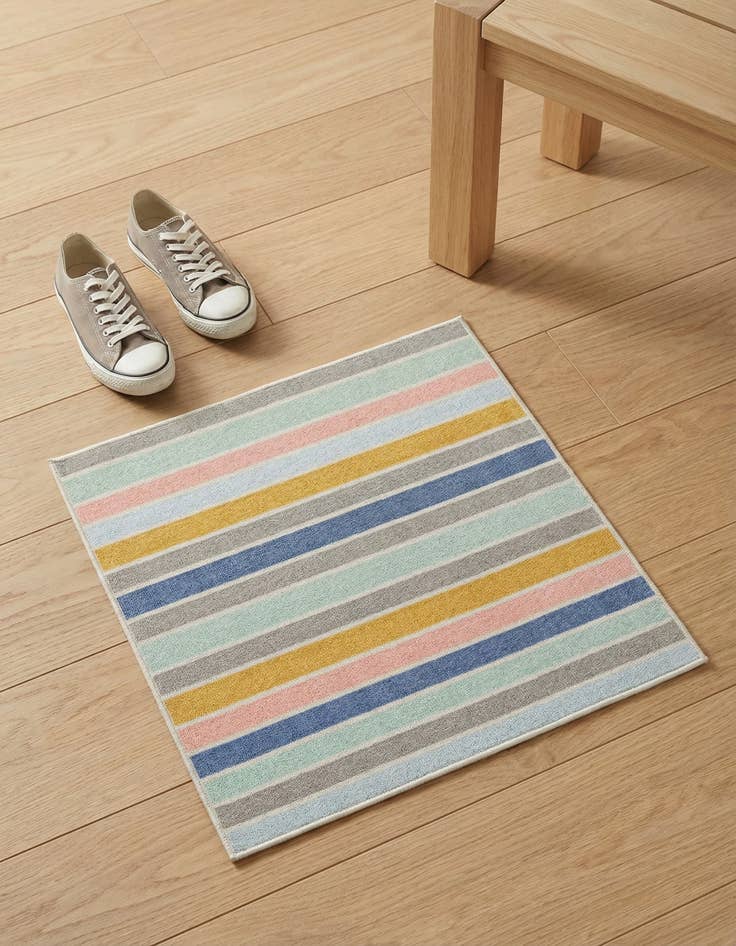 Detail image of 1' 4 x 1' 4 Lotus Sample Rug