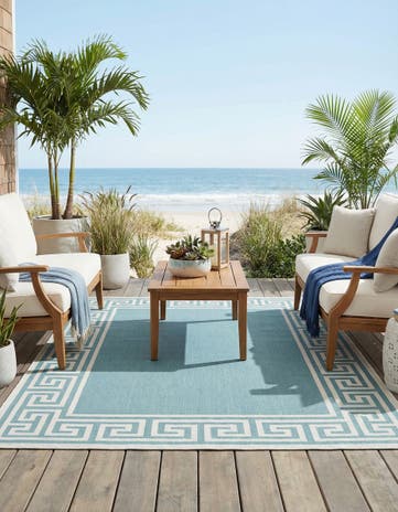 5' 3 x 8' Easy-Clean Coastal Indoor / Outdoor Rug