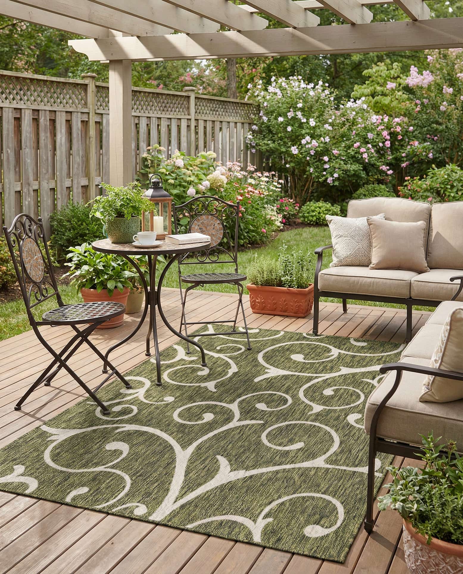 5' 3 x 8' Easy-Clean Botanical Indoor / Outdoor Rug