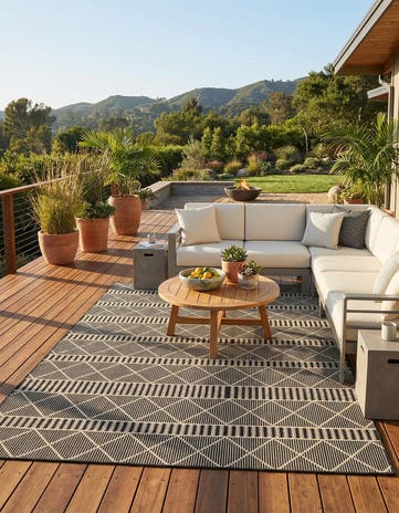7' 10 x 10' Easy-Clean Trellis Indoor / Outdoor Rug