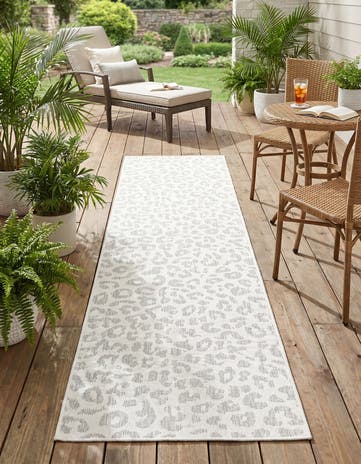 2' 7 x 10' Easy-Clean Safari Indoor / Outdoor Runner Rug